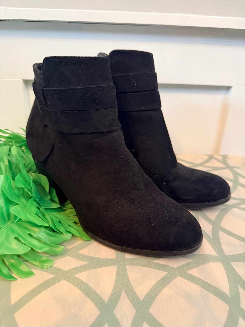 4/$25 • George Tessa Black Suede Heel Booties